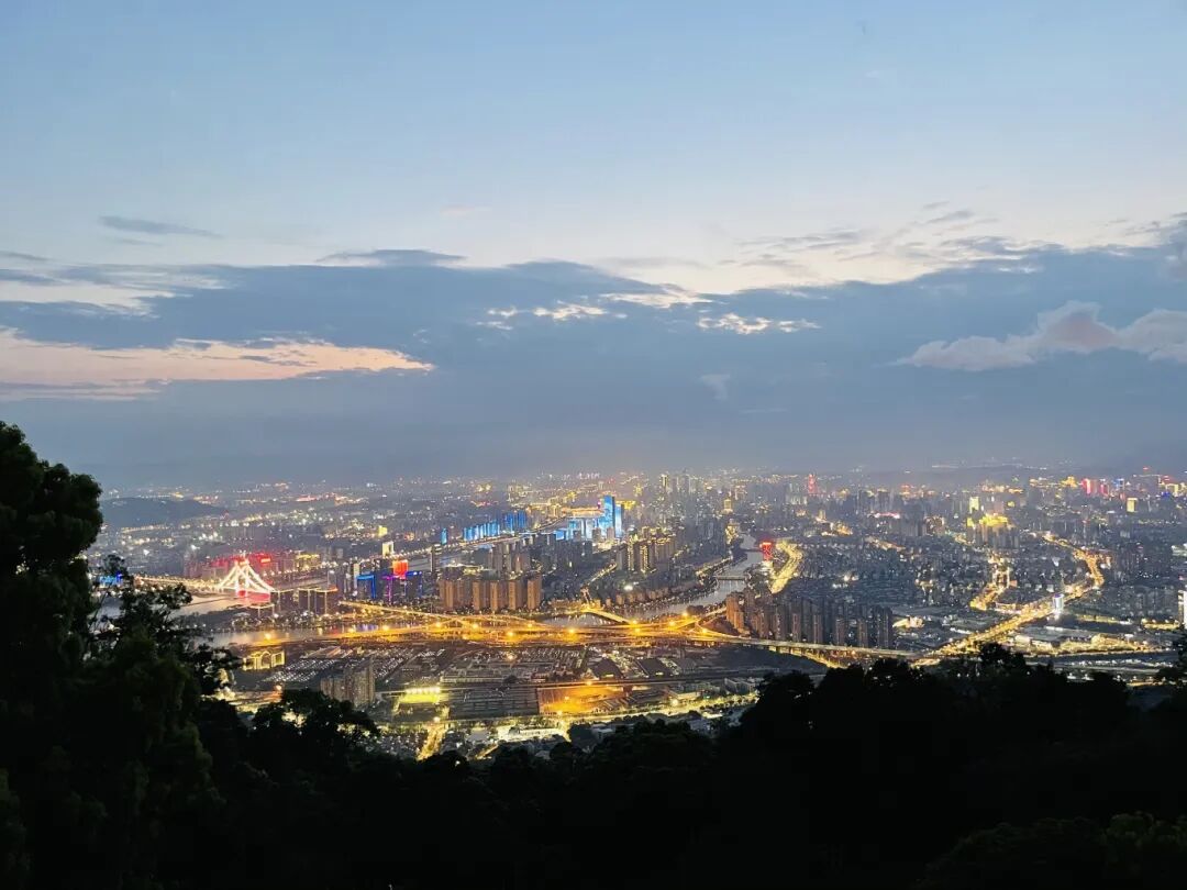 三十三、5月赛《俯瞰榕城》一封情叔15396026970 2021年4月拍摄于：鼓山大榕树观景台.jpg