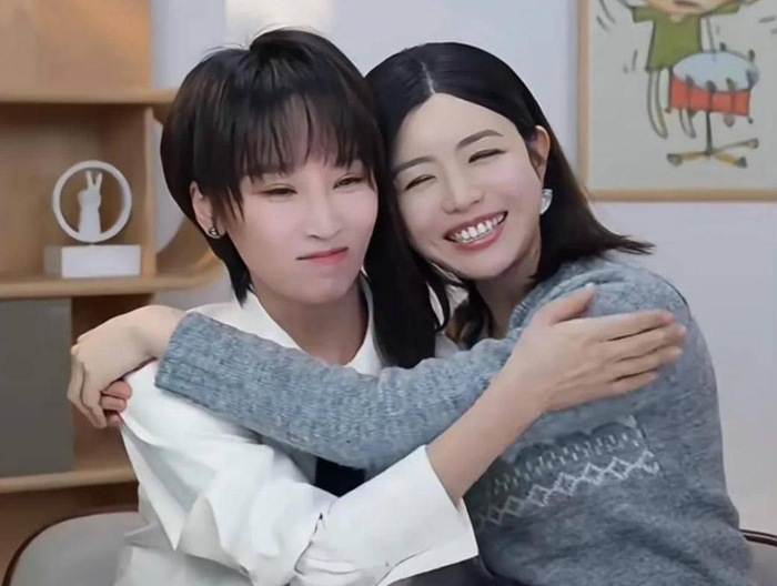 陈妍希和谢楠的友谊让她们的孩子多了相处的机会，哪怕性格不同，也能在共同的回忆里留下点滴。对于小星星而言，或许这些时刻会成为他成长中安静而温暖的片段；而对于“吴所惧”，则是一次继续展现自己热情个性的舞台。无论如何，孩子们的每一次相聚、每一次互动，都是他们成长的路标。